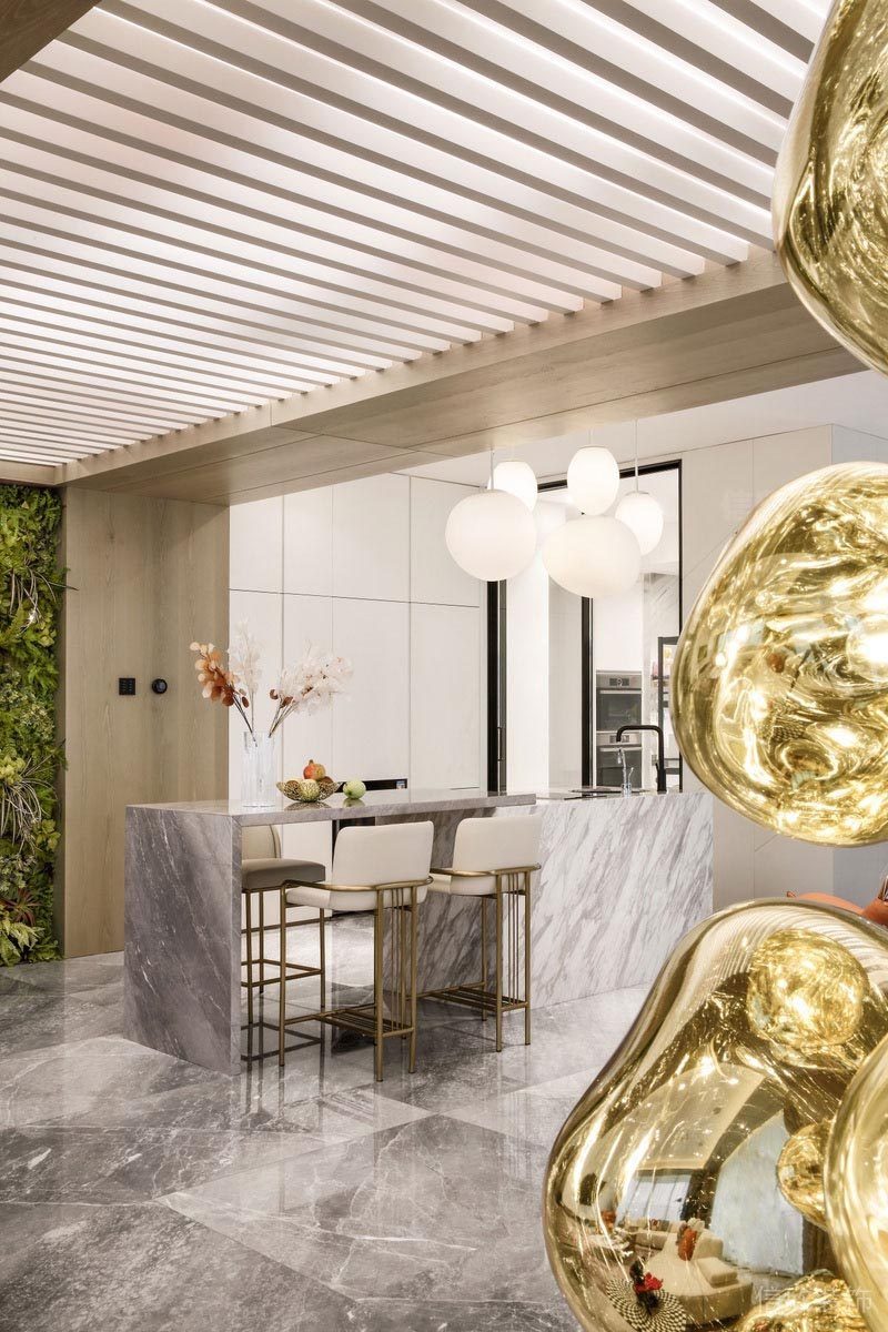 深圳市中山區南頭海雅繽紛里餐臺