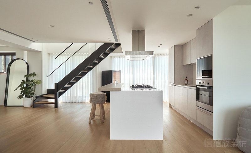 深圳市龍華區民治路皇嘉瓏府樓梯