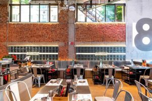 工業(yè)風(fēng)烤肉店餐飲裝修設(shè)計(jì)實(shí)景案例卡座用餐區(qū)效果圖