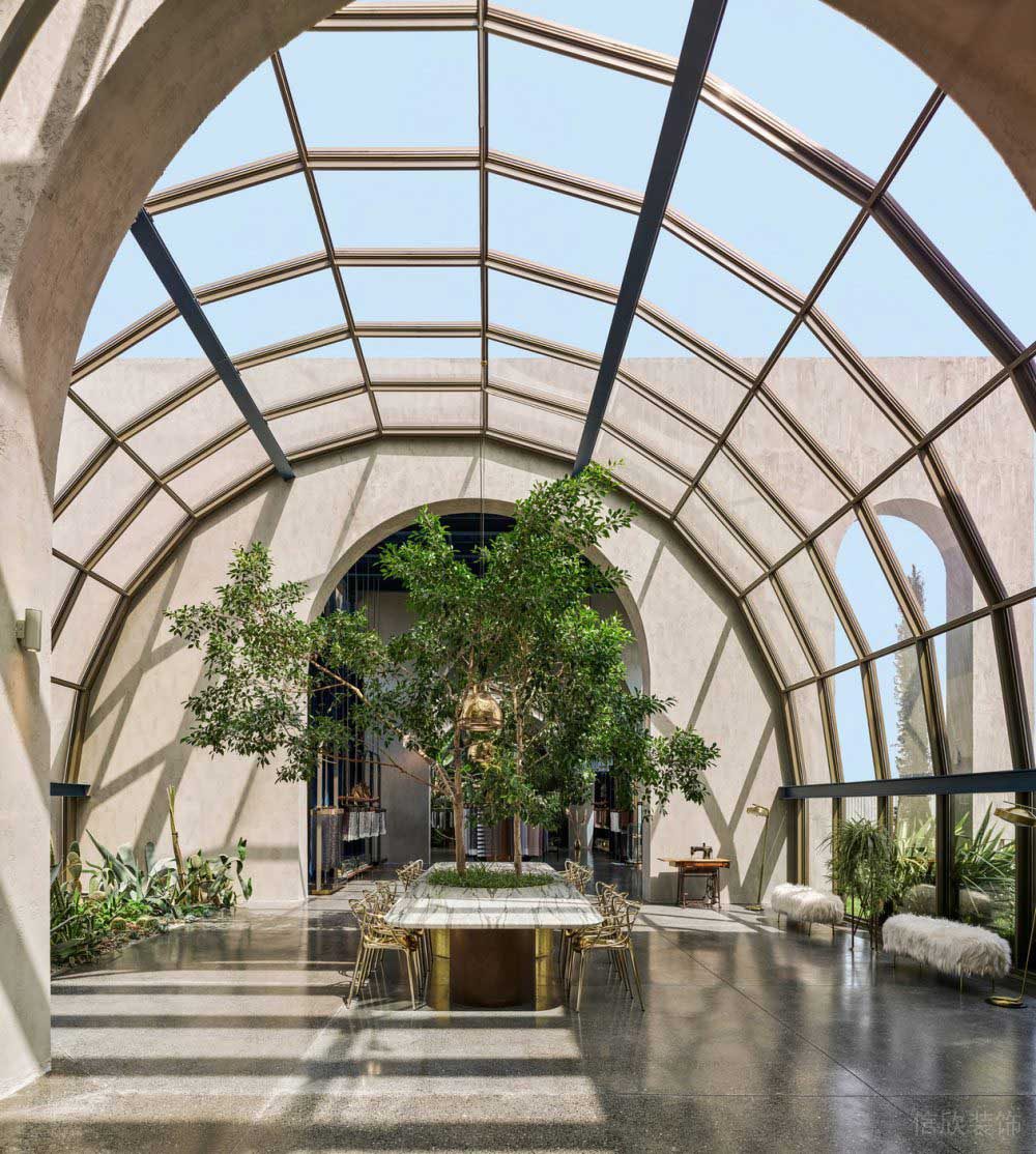 開放式辦公區(qū)玻璃金屬天花吊頂裝修設計