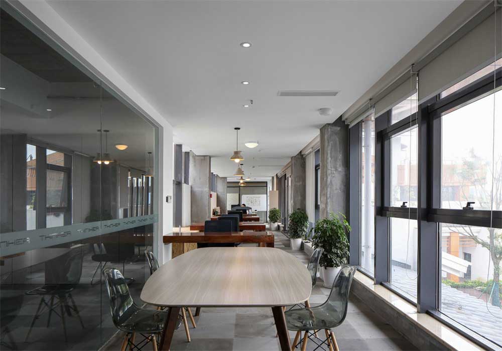 深圳南山香江金融中心工業(yè)風辦公室裝修設計案例開放式辦公區(qū) 深圳南山香江金融中心工業(yè)風辦公室裝修設計案例開放式辦公區(qū)