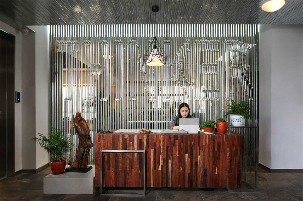 深圳南山香江金融中心工業(yè)風辦公室裝修設計案例前臺服務區(qū) 深圳南山香江金融中心工業(yè)風辦公室裝修設計案例前臺服務區(qū)
