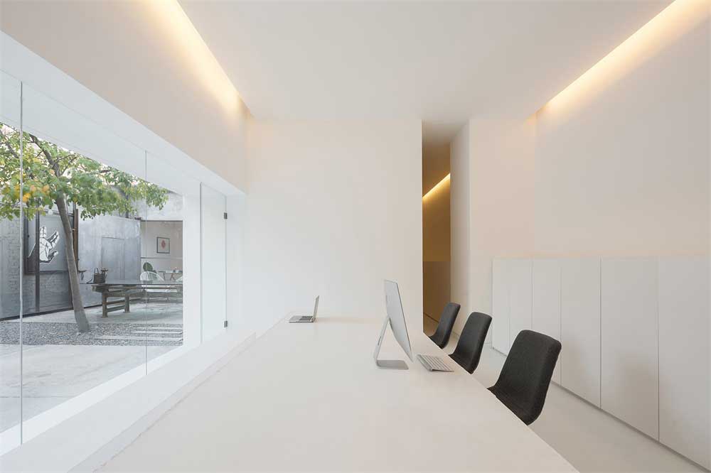 黑白現(xiàn)代簡(jiǎn)約辦公室設(shè)計(jì)裝修辦公區(qū) 黑白現(xiàn)代簡(jiǎn)約辦公室設(shè)計(jì)裝修辦公區(qū)