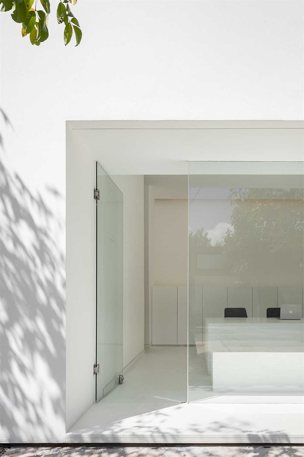 黑白現(xiàn)代簡(jiǎn)約辦公室設(shè)計(jì)裝修門口 黑白現(xiàn)代簡(jiǎn)約辦公室設(shè)計(jì)裝修門口