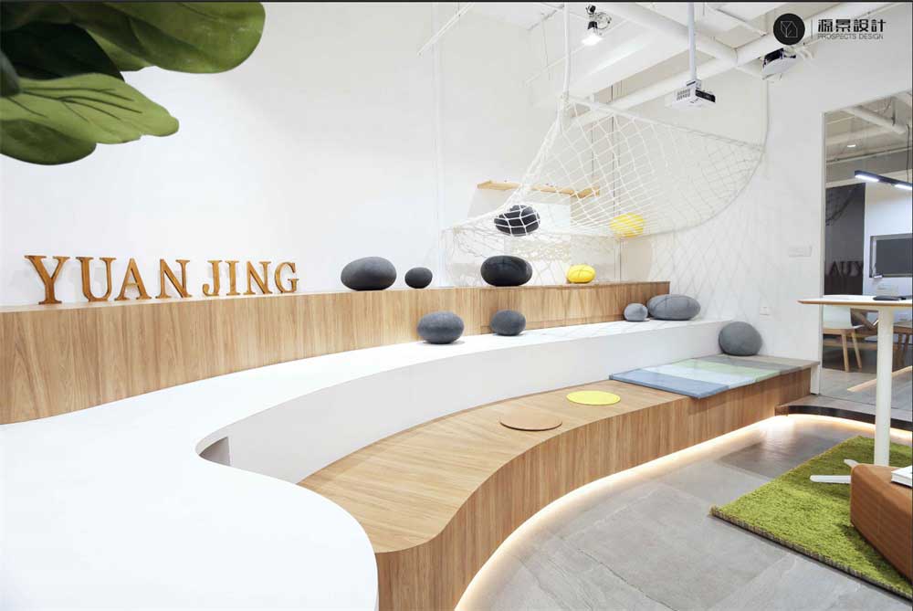 深圳市南山北歐風(fēng)設(shè)計(jì)公司裝修木藝沙發(fā)