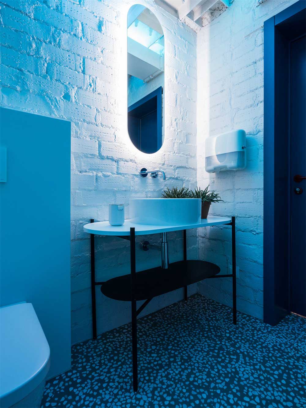 深圳市寶安維佐游戲辦公室裝修衛(wèi)生間 深圳市寶安維佐游戲辦公室裝修衛(wèi)生間