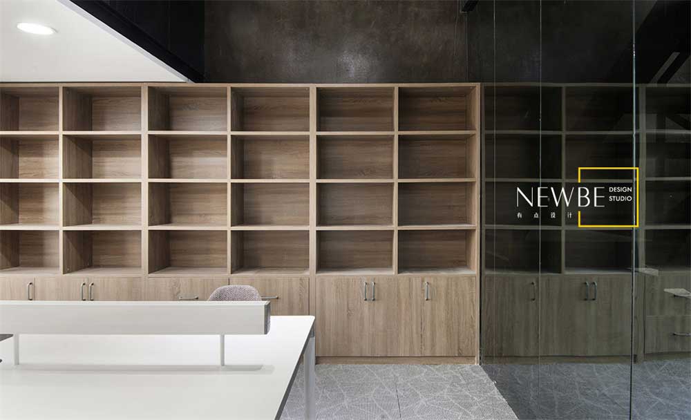 深圳羅湖200平方現(xiàn)代工業(yè)風(fēng)復(fù)式辦公室裝修儲物展示柜 深圳羅湖200平方現(xiàn)代工業(yè)風(fēng)復(fù)式辦公室裝修儲物展示柜