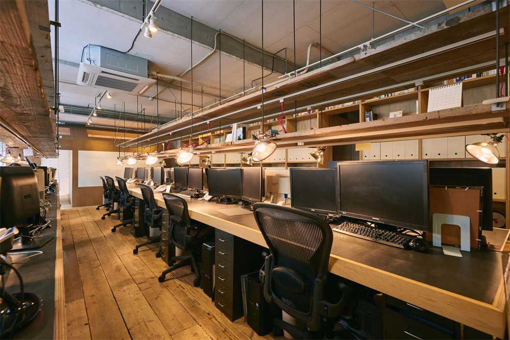 深圳龍華元芳創客薈工業風辦公室裝修設計案例辦公區家具組合 深圳龍華元芳創客薈工業風辦公室裝修設計案例辦公區家具組合