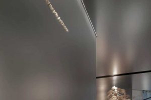 銀色金屬墻體設(shè)計(jì)金色字體效果圖辦公室裝修