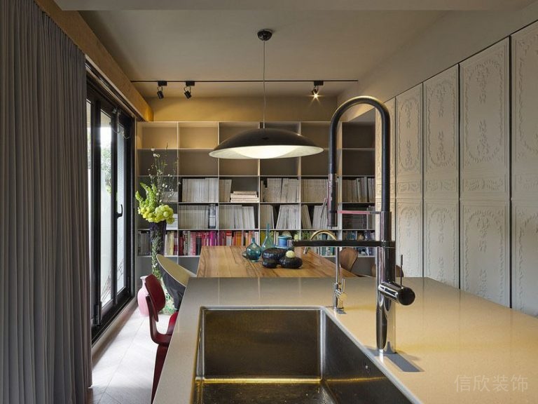 辦公室茶水間直線式桌面裝修輕奢風(fēng)水龍頭效果收納書柜裝修設(shè)計