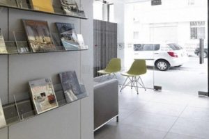 瓷磚地面木格柵隔斷線條天花吊頂效果圖設(shè)計