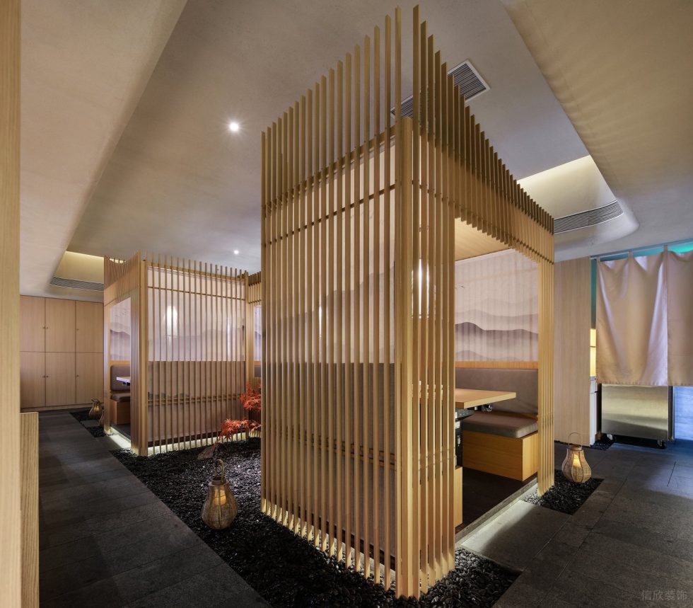 深圳福田天健時(shí)尚新天地和風(fēng)日式料理餐廳裝修案例原木色格柵 深圳福田天健時(shí)尚新天地和風(fēng)日式料理餐廳裝修案例原木色格柵