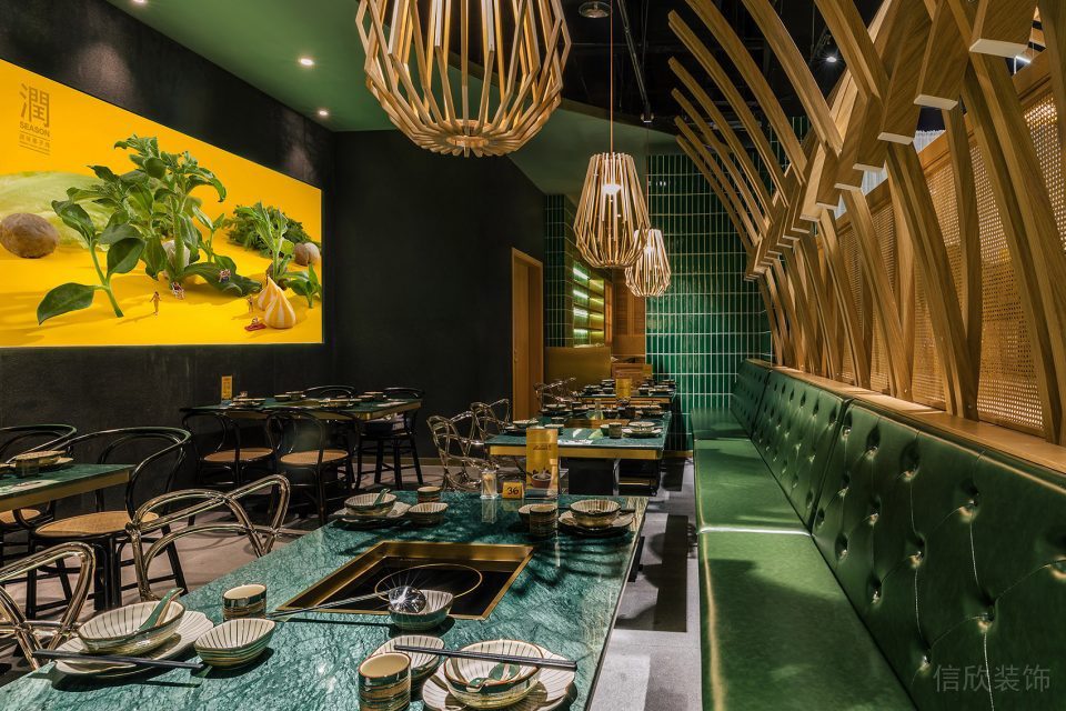 深圳光明中糧云景悅街東南亞風格火鍋餐廳裝修案例原木藝術(shù)吊燈