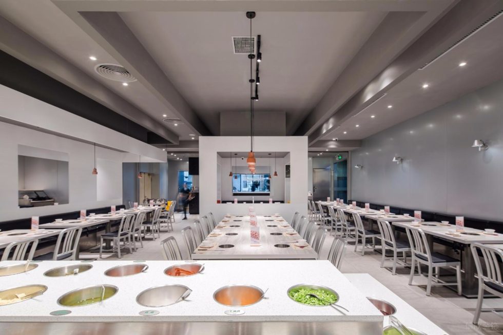 深圳龍崗金地龍城中央現(xiàn)代簡(jiǎn)約風(fēng)格火鍋店裝修案例天花 深圳龍崗金地龍城中央現(xiàn)代簡(jiǎn)約風(fēng)格火鍋店裝修案例天花