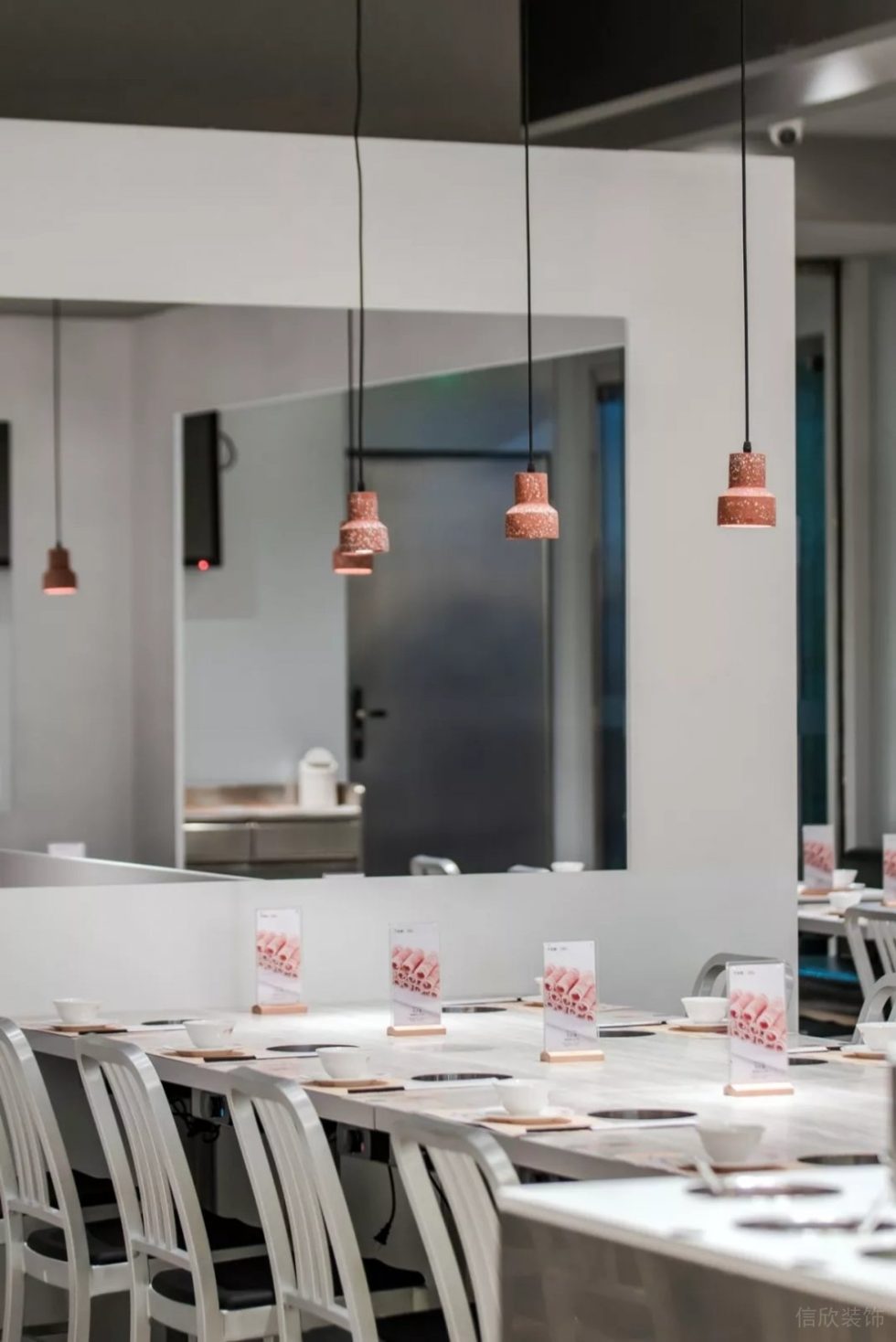 深圳龍崗金地龍城中央現(xiàn)代簡(jiǎn)約風(fēng)格火鍋店裝修案例藝術(shù)吊燈 深圳龍崗金地龍城中央現(xiàn)代簡(jiǎn)約風(fēng)格火鍋店裝修案例藝術(shù)吊燈