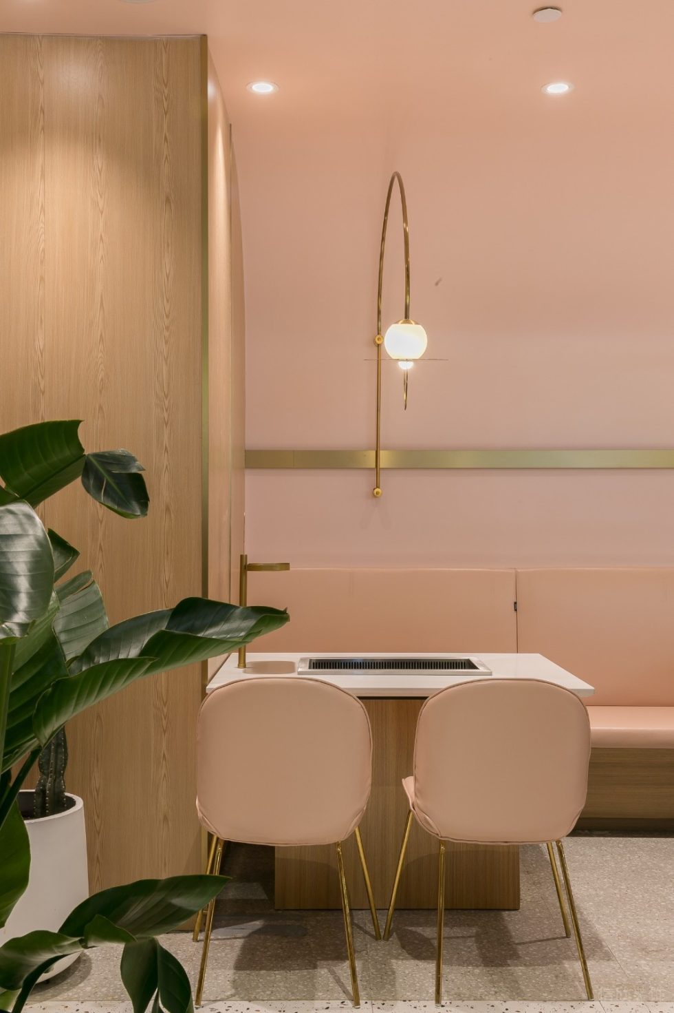 深圳龍華鴻榮源壹城中心北歐輕奢風火鍋店裝修案例卡座 深圳龍華鴻榮源壹城中心北歐輕奢風火鍋店裝修案例卡座