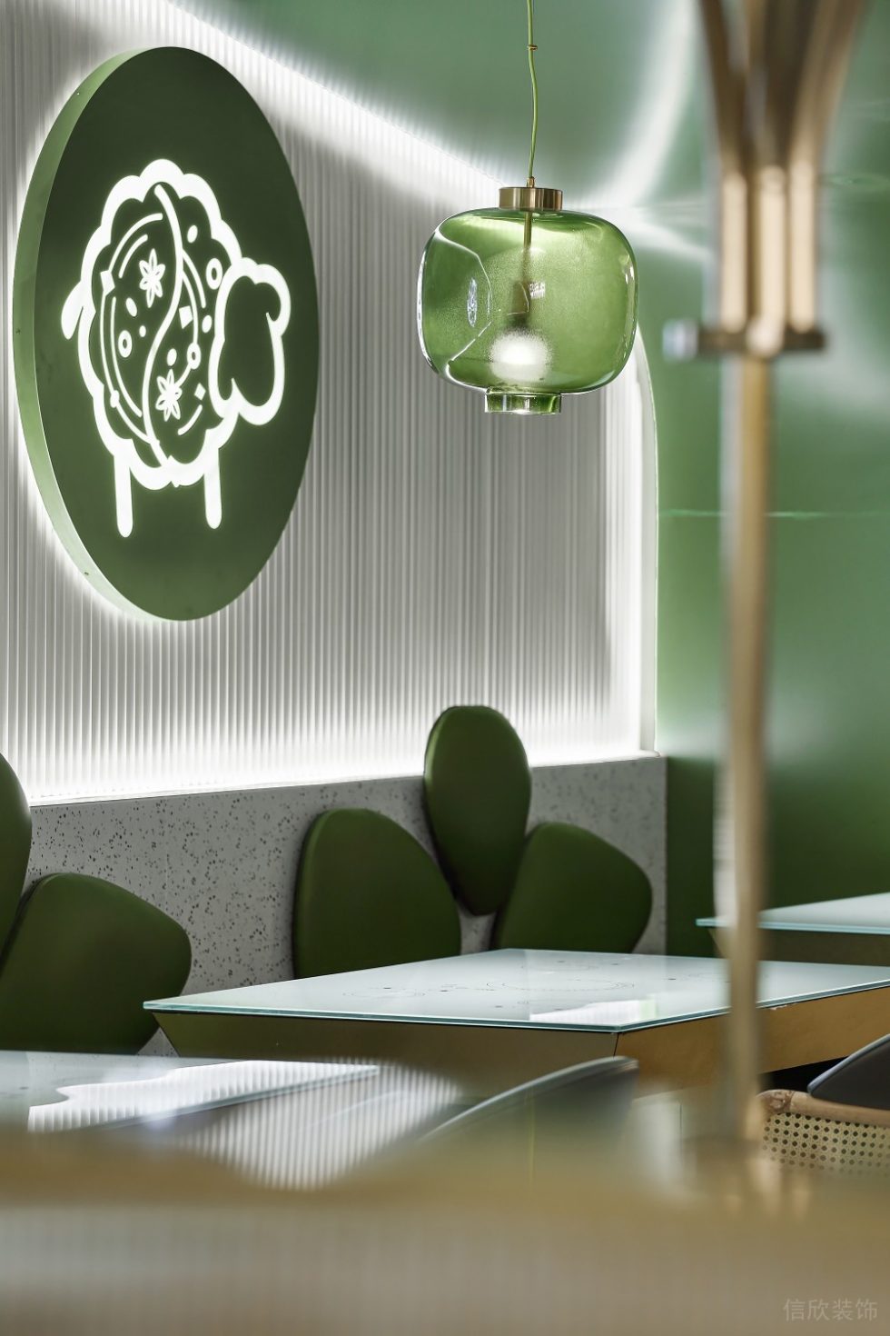 深圳南山海上世界現(xiàn)代風(fēng)格火鍋餐廳裝修案例藝術(shù)吊燈