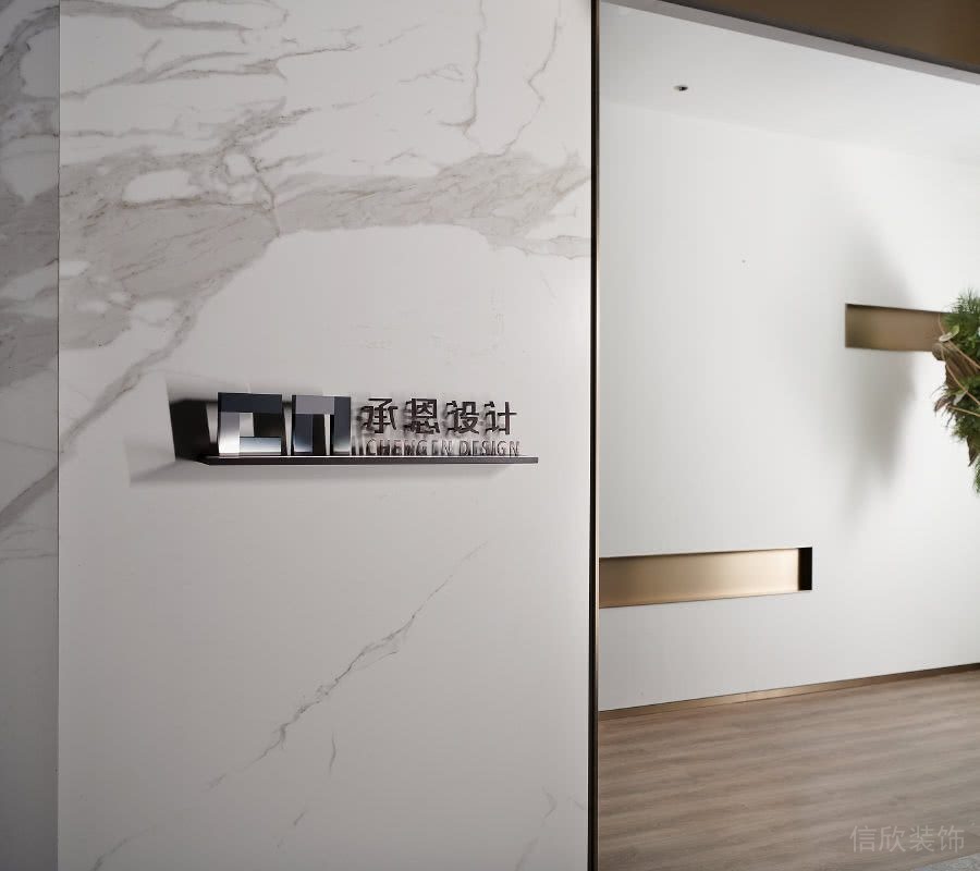 魚肚白大理石形象墻黑色LOGO。