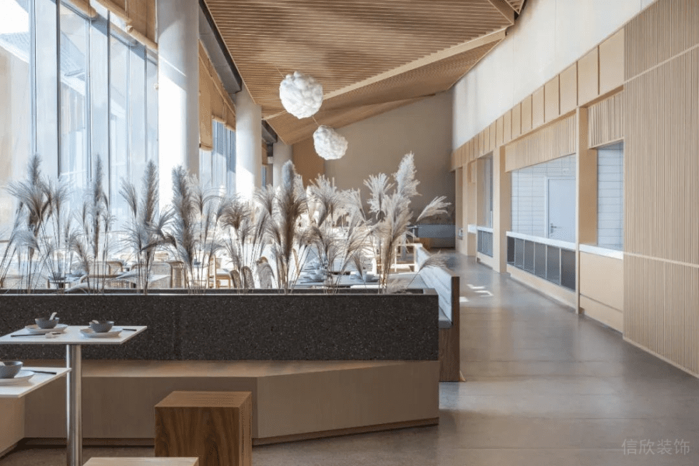 深圳寶安天琴閣原木色調田園簡約風素食館裝修案例綠植裝飾