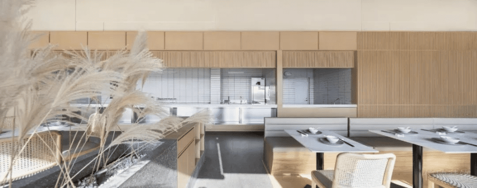 深圳寶安天琴閣原木色調田園簡約風素食館裝修案例原木格柵墻面裝飾