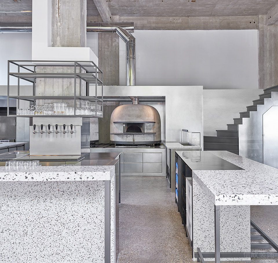 深圳寶安易尚中心灰色調(diào)工業(yè)風(fēng)披薩店裝修案例開放式烹飪區(qū)