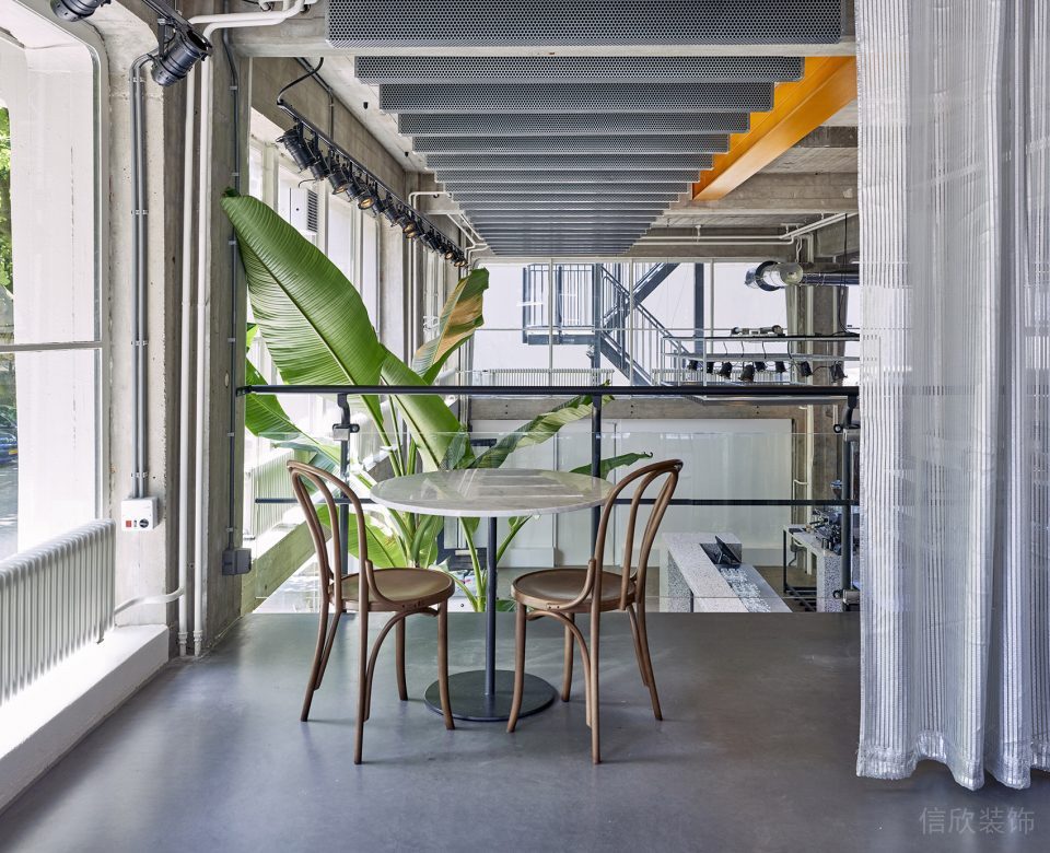 深圳寶安易尚中心灰色調(diào)工業(yè)風(fēng)披薩店裝修案例二層休閑用餐區(qū)