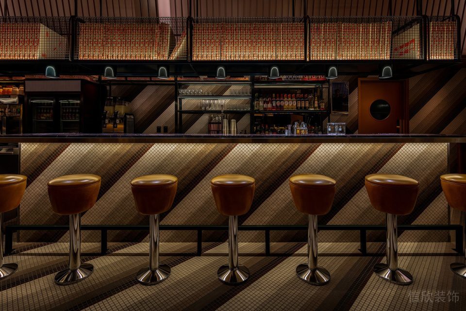 深圳龍華蘋果園美式工業(yè)風(fēng)披薩店裝修案例吧臺(tái)用餐區(qū)效果圖