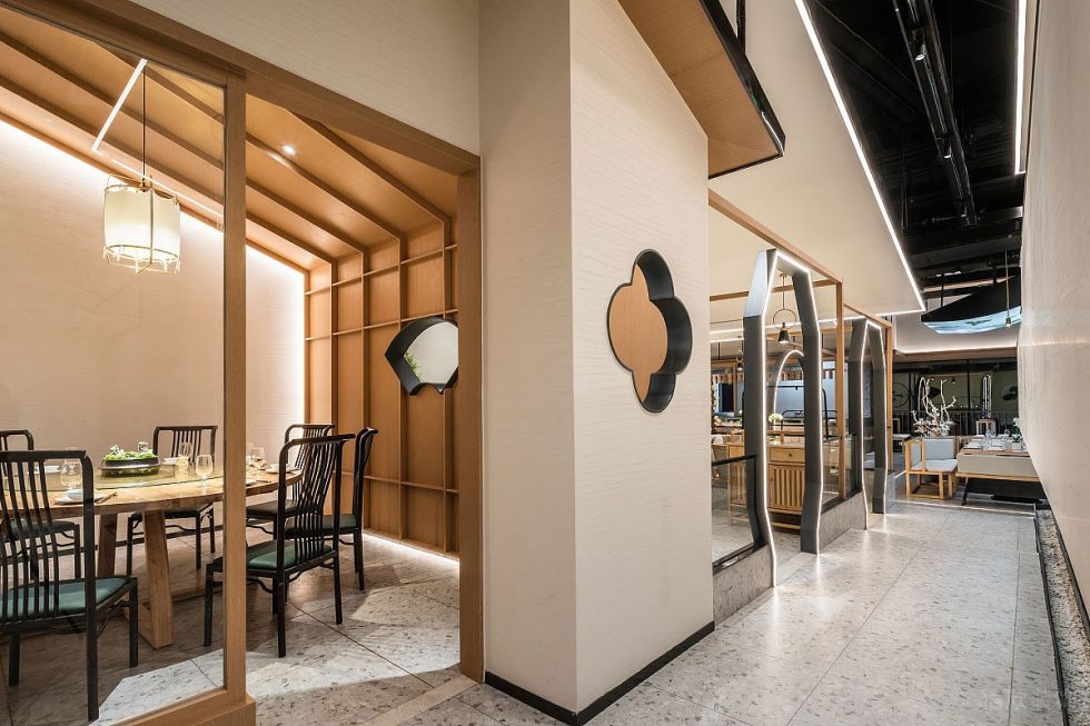 深圳南山濱福世紀廣場新中式風格川菜館裝修案例過道