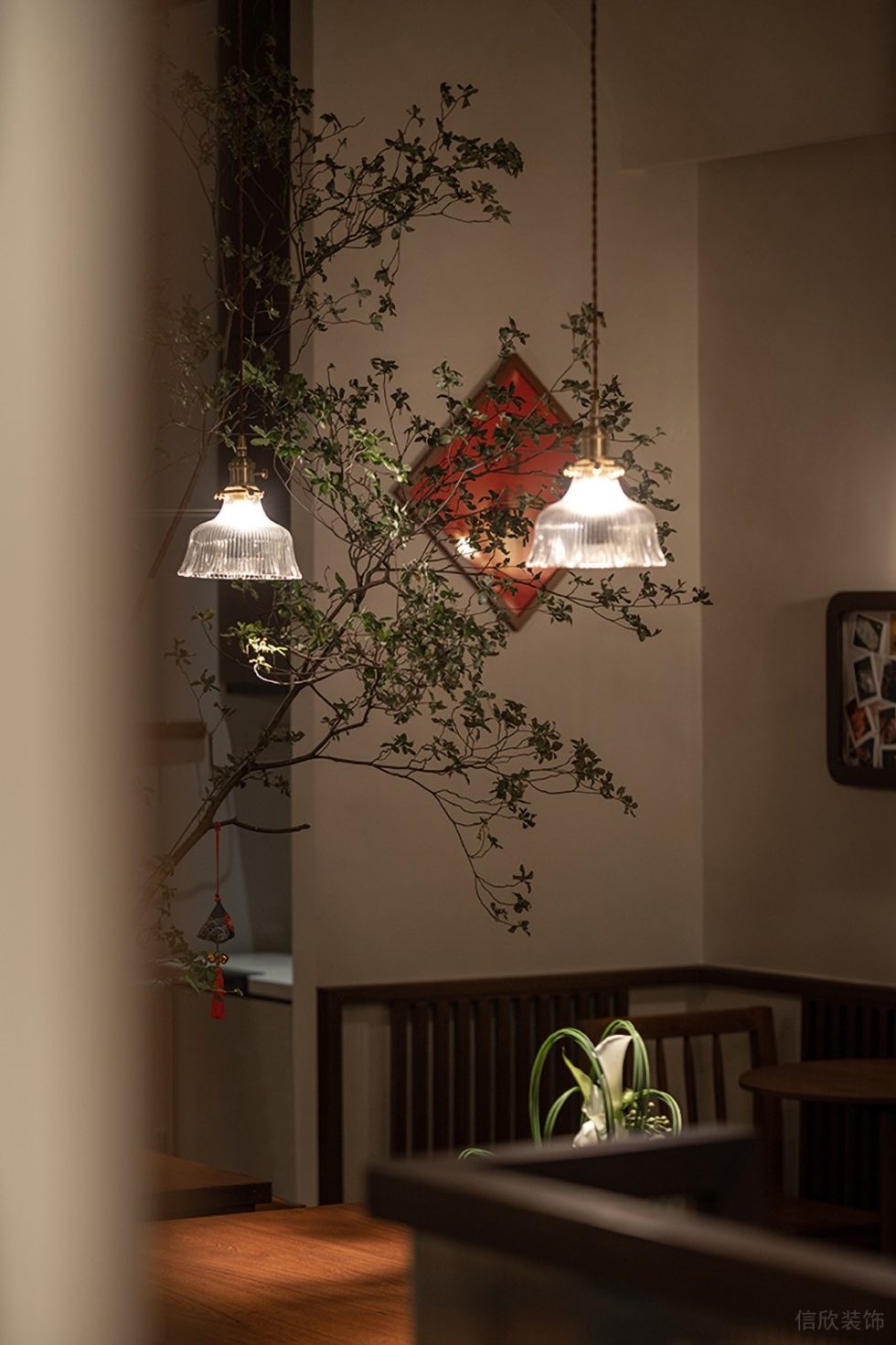 深圳南山港灣麗都深木色復古風糖水店裝修案例復古風玻璃藝術裝飾吊燈 深圳南山港灣麗都深木色復古風糖水店裝修案例復古風玻璃藝術裝飾吊燈