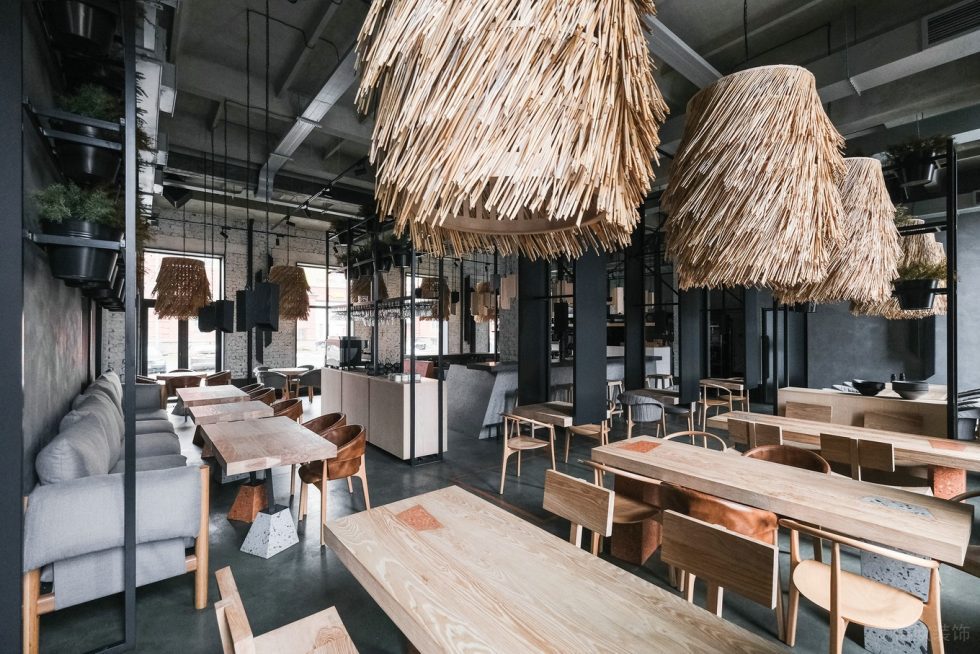 深圳市寶安中心區個性自然風餐飲店鋪原木餐桌