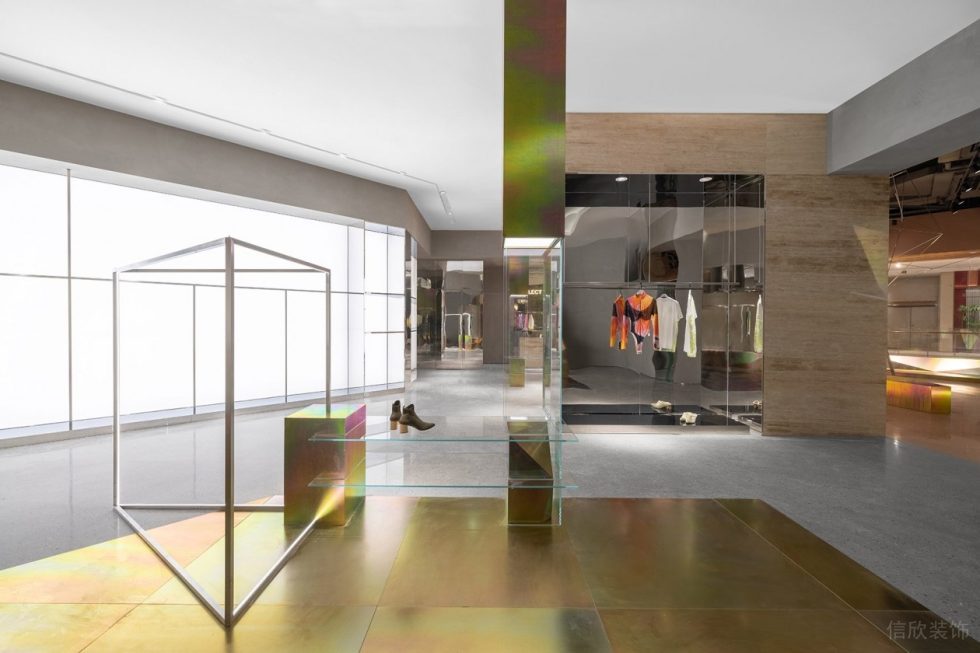 深圳市龍崗區龍崗中心城x Select 服裝店買手店裝修設計淺灰地磚金屬地面
