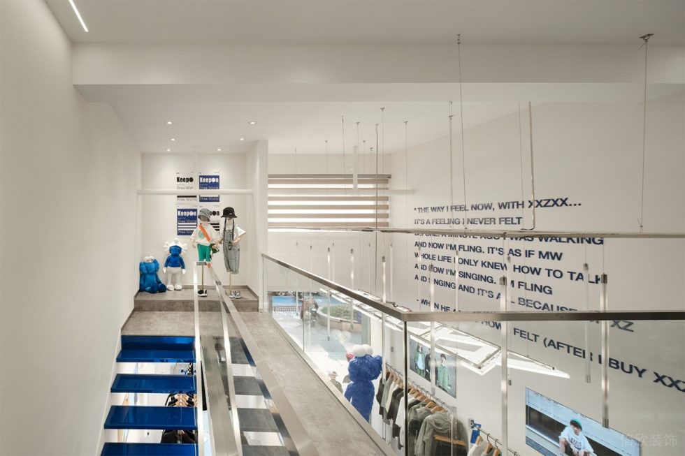 深圳市龍華區大浪潮牌店二樓玻璃欄桿裝修設計 深圳市龍華區大浪潮牌店二樓玻璃欄桿裝修設計