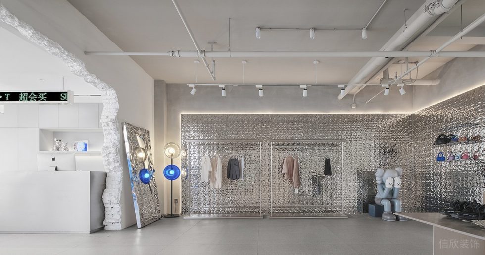 深圳市南山區(qū)后海現(xiàn)代風(fēng)sugar.t 買手店裝修設(shè)計(jì)銀色錫紙背景墻 深圳市南山區(qū)后海現(xiàn)代風(fēng)sugar.t 買手店裝修設(shè)計(jì)銀色錫紙背景墻