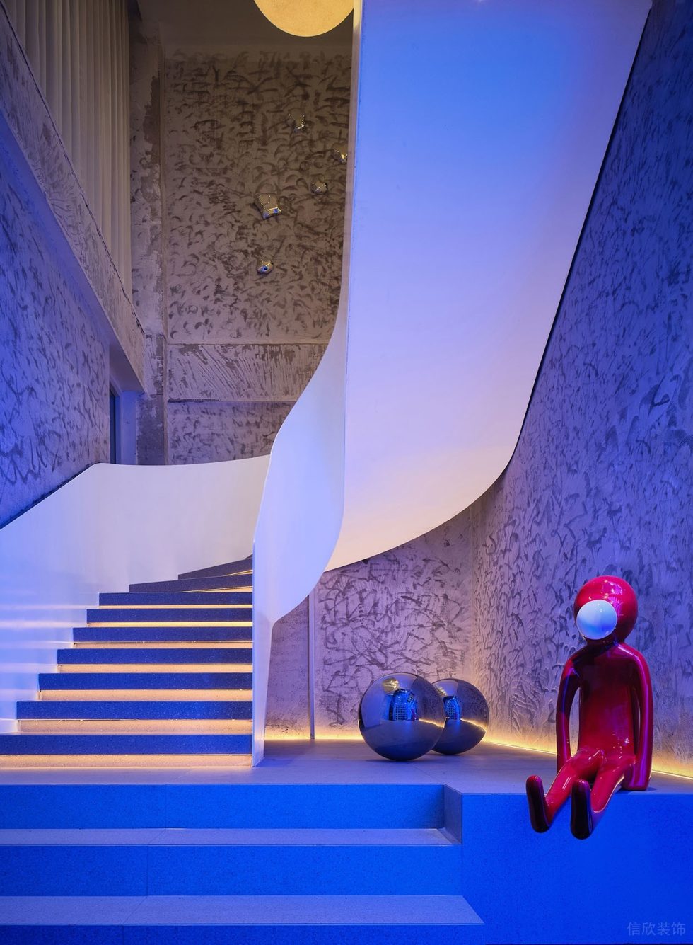 深圳市南山區(qū)后海現(xiàn)代風(fēng)sugar.t 買手店裝修設(shè)計(jì)白色旋轉(zhuǎn)式樓梯 深圳市南山區(qū)后海現(xiàn)代風(fēng)sugar.t 買手店裝修設(shè)計(jì)白色旋轉(zhuǎn)式樓梯