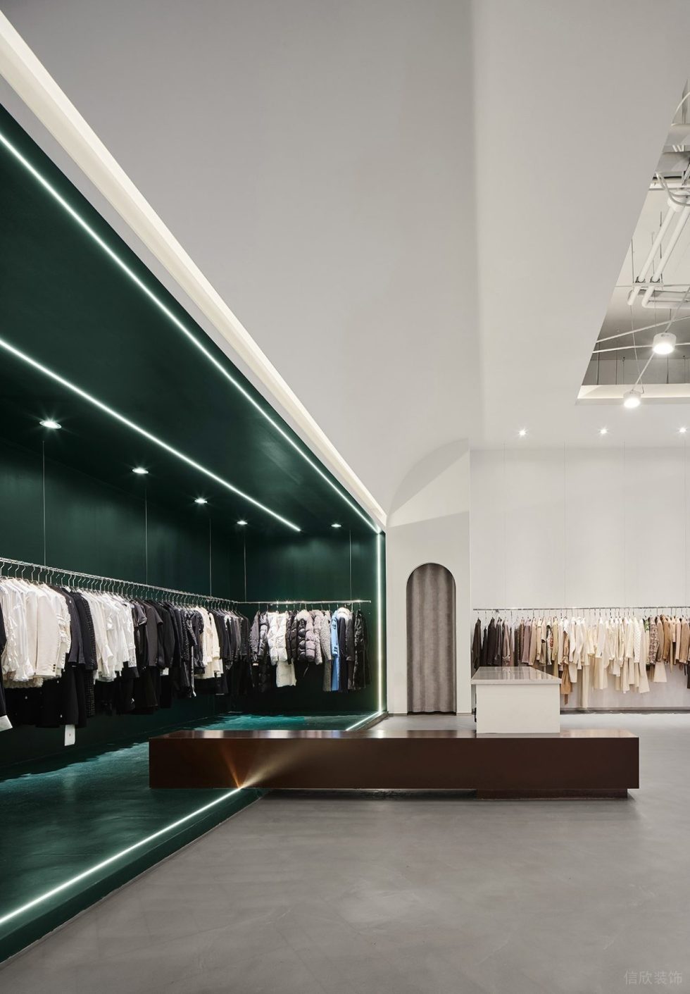 深圳市南山區(qū)南頭現(xiàn)代風(fēng)rain & Snow.hby買手店裝修設(shè)計綠色燈光衣服展柜 深圳市南山區(qū)南頭現(xiàn)代風(fēng)rain & Snow.hby買手店裝修設(shè)計綠色燈光衣服展柜