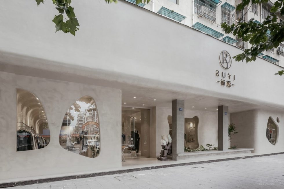 深圳市南山區(qū)前海現(xiàn)代風女裝店裝修設計門廳2