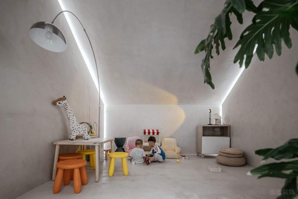 深圳市南山區(qū)前海現(xiàn)代風女裝店裝修設計兒童游樂區(qū)