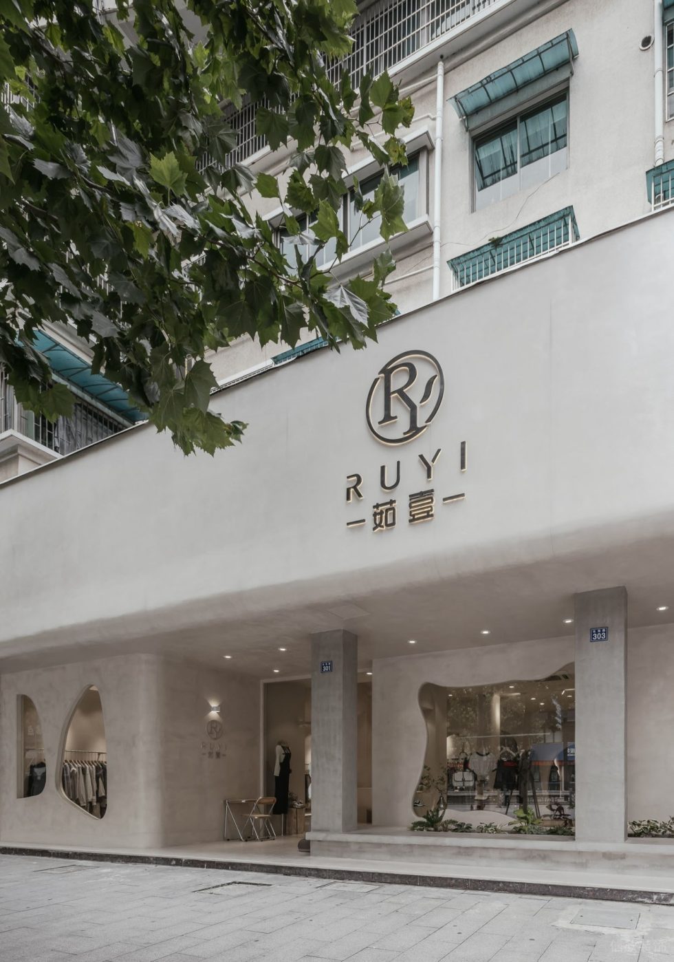 深圳市南山區(qū)前海現(xiàn)代風女裝店裝修設計門廳