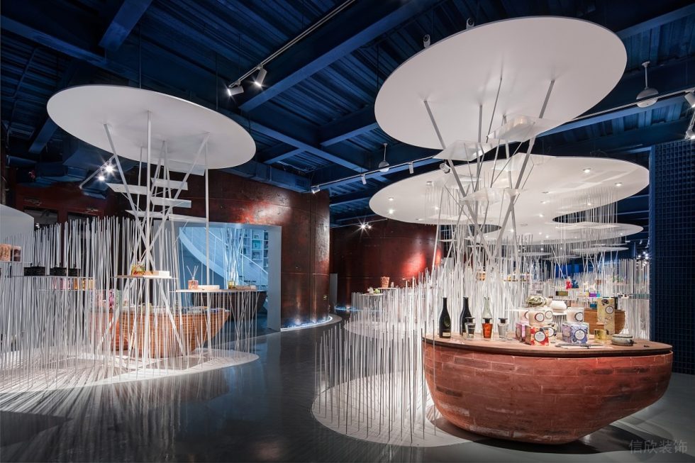 深圳市南山中心城現(xiàn)代風(fēng)“老廠房”751時(shí)尚買手店裝修設(shè)計(jì)紅色磚石展臺(tái) 深圳市南山中心城現(xiàn)代風(fēng)“老廠房”751時(shí)尚買手店裝修設(shè)計(jì)紅色磚石展臺(tái)