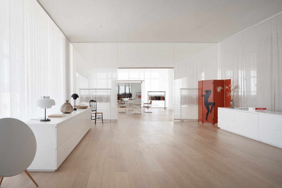 深圳南山東方科技大廈600平方米極簡(jiǎn)現(xiàn)代風(fēng)辦公室裝修案例展廳