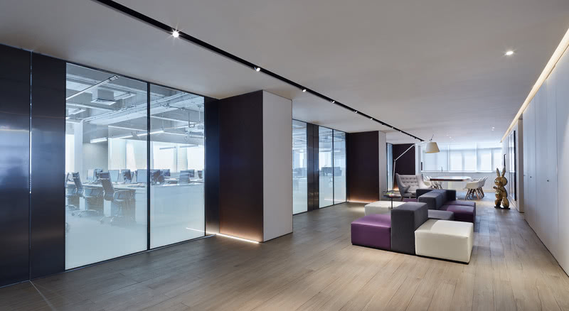 集浩大廈辦公室活動屏風隔斷玻璃門關(guān)門效果