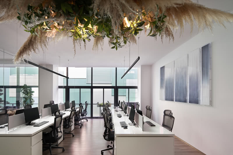 羅湖區國貿大廈辦公室公共辦公區綠色植物天花吊頂 羅湖區國貿大廈辦公室公共辦公區綠色植物天花吊頂