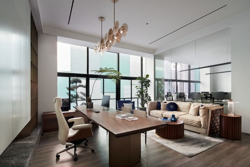 總經理辦公室實木辦公桌米色布藝沙發 總經理辦公室實木辦公桌米色布藝沙發