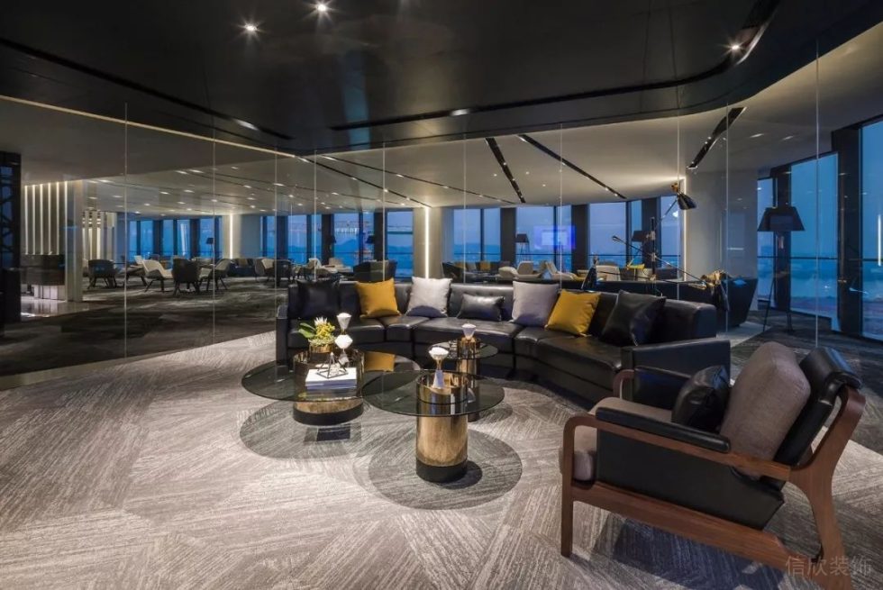 深圳福田中心商務大廈1300平方米黑白灰現(xiàn)代風辦公室裝修案例接待室