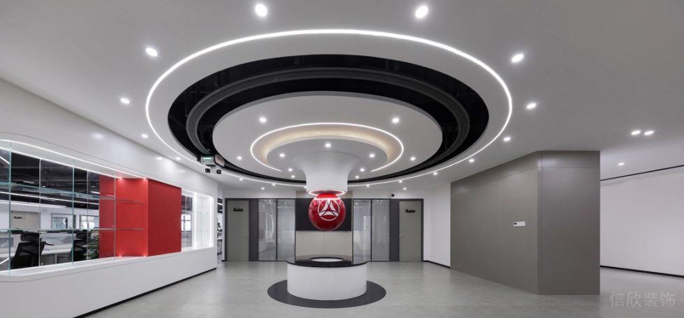 深圳龍華壹成環(huán)智中心1500平方米現(xiàn)代簡約風(fēng)格辦公室裝修案例中庭展廳區(qū)