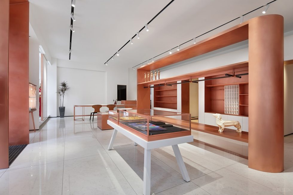 深圳市寶安區(qū)西鄉(xiāng)現(xiàn)代風(fēng)品牌胤一紅幫服裝店中間玻璃展臺裝修設(shè)計(jì)效果圖 深圳市寶安區(qū)西鄉(xiāng)現(xiàn)代風(fēng)品牌胤一紅幫服裝店中間玻璃展臺裝修設(shè)計(jì)效果圖