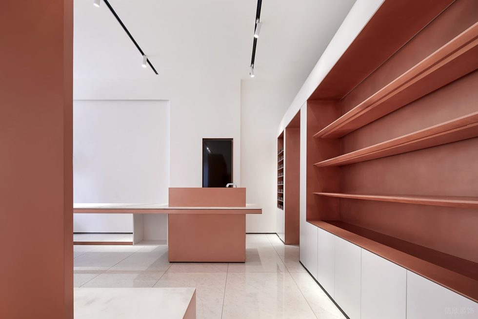 深圳市寶安區(qū)西鄉(xiāng)現(xiàn)代風(fēng)品牌胤一紅幫服裝店橙色展柜裝修設(shè)計(jì)效果圖 深圳市寶安區(qū)西鄉(xiāng)現(xiàn)代風(fēng)品牌胤一紅幫服裝店橙色展柜裝修設(shè)計(jì)效果圖