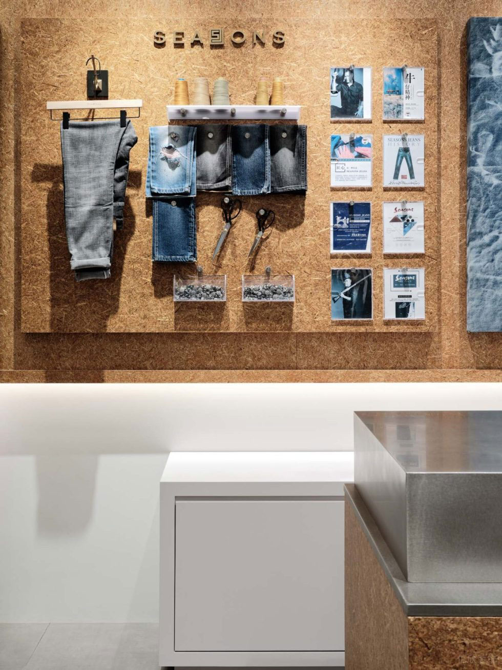 深圳市龍崗區(qū)坪地現(xiàn)代風潮牌四季牛仔店鋪工藝展示墻
