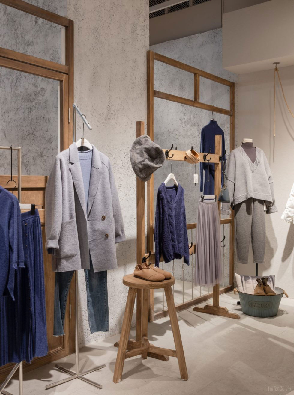 深圳市龍華區大浪現代風jane Express服裝店鋪裝修設計實木衣架 深圳市龍華區大浪現代風jane Express服裝店鋪裝修設計實木衣架