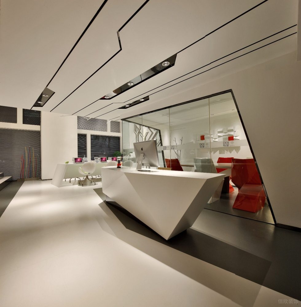 深圳寶安稻興環(huán)球科創(chuàng)中心350平方米現(xiàn)代主義科幻風loft辦公室裝修案例前臺